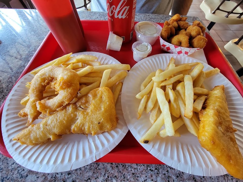 Printed menu showing seafood combos and kettles.